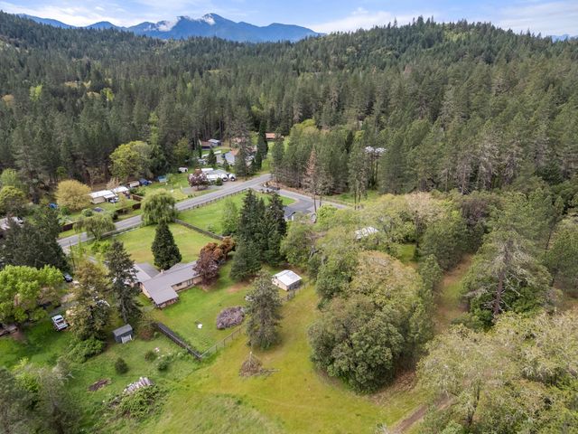 198 Hessar Street, Grants Pass, OR 97527