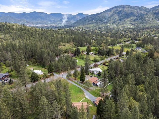 198 Hessar Street, Grants Pass, OR 97527