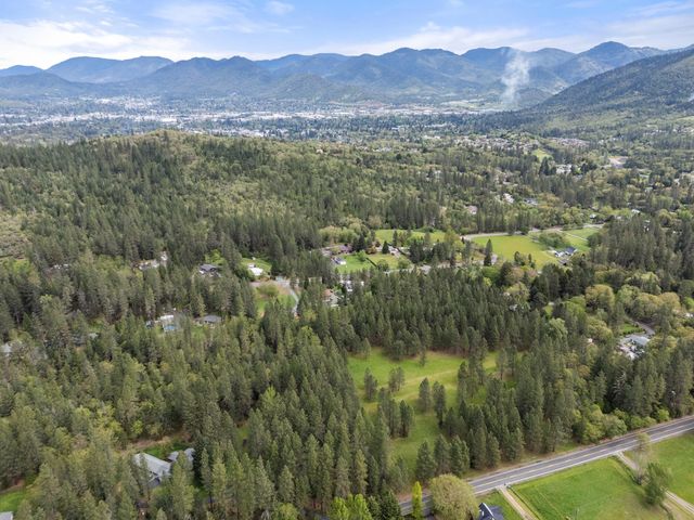 198 Hessar Street, Grants Pass, OR 97527