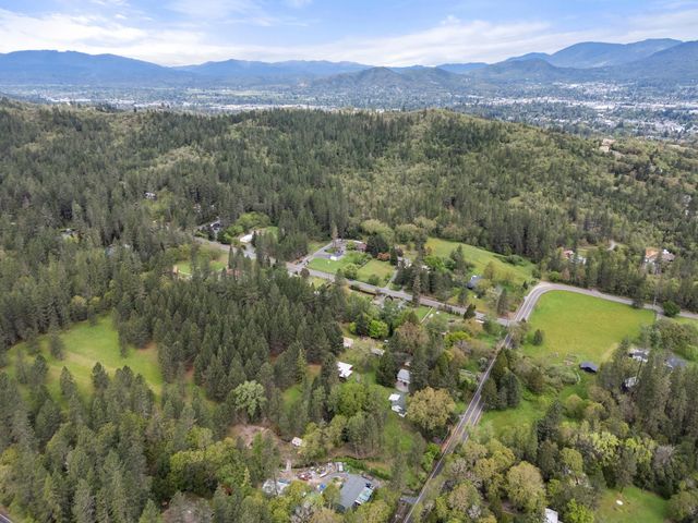 198 Hessar Street, Grants Pass, OR 97527