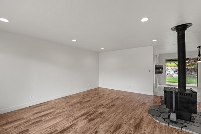 198 Hessar Street, Grants Pass, OR 97527