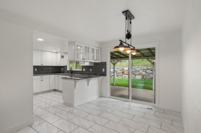 198 Hessar Street, Grants Pass, OR 97527