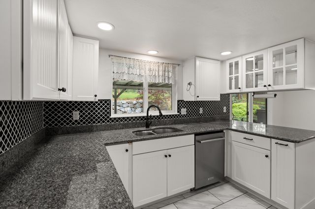 198 Hessar Street, Grants Pass, OR 97527