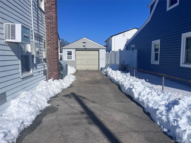 3 Birch Court E, East Farmingdale, NY 11735