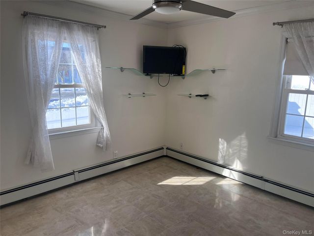 3 Birch Court E, East Farmingdale, NY 11735