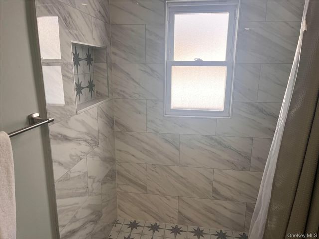 3 Birch Court E, East Farmingdale, NY 11735