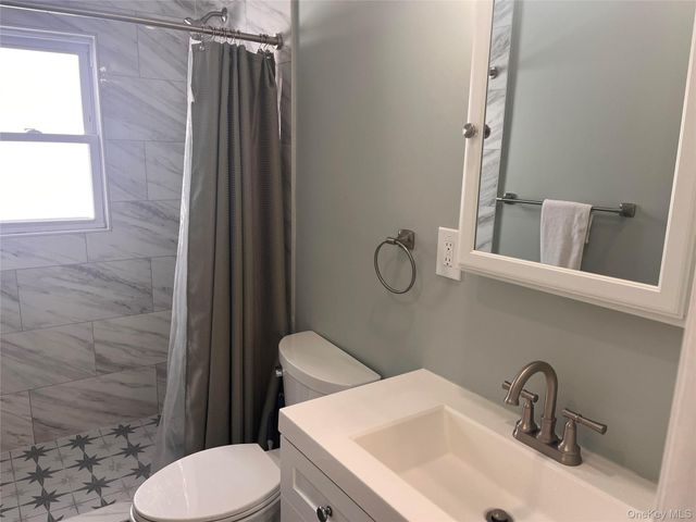 3 Birch Court E, East Farmingdale, NY 11735