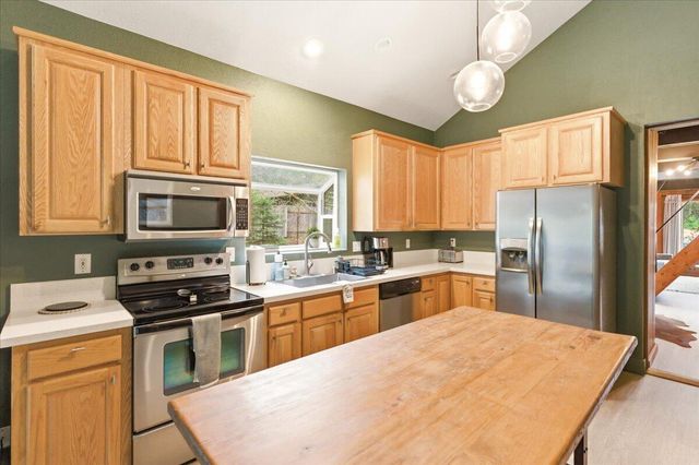 217 Pony Trail, Mount Shasta, CA 96067