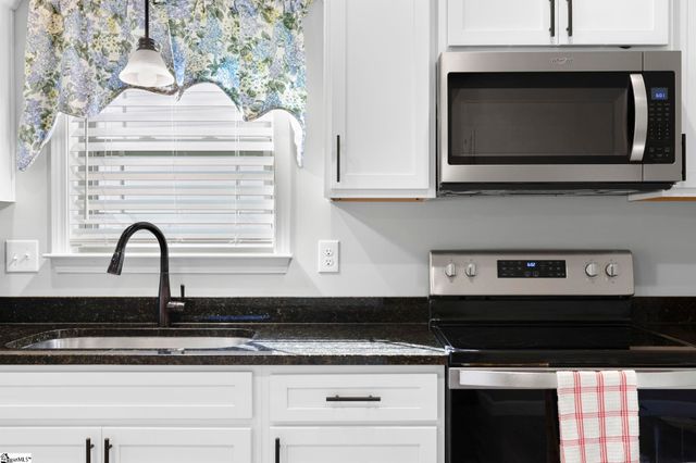 316 Dogwood Trail, Campobello, SC 29322