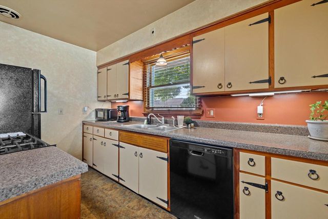 1416 Plainfield AVENUE, Mount Pleasant, WI 53403