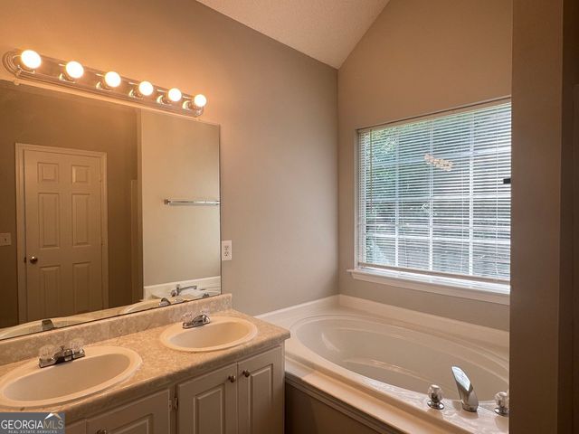 4044 Robin Circle, Atlanta, GA 30349