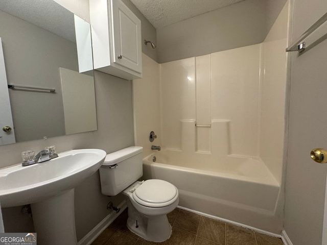 4044 Robin Circle, Atlanta, GA 30349