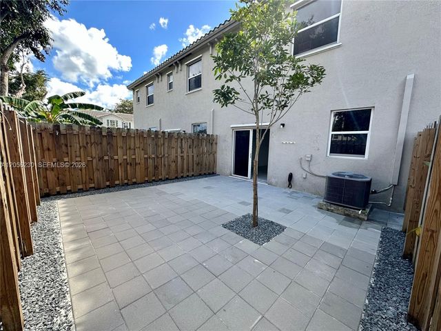2737 SE 17th St, Homestead, FL 33035