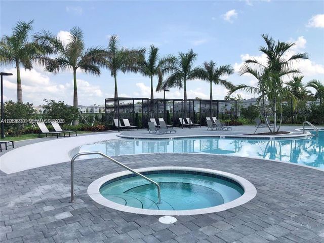 2737 SE 17th St, Homestead, FL 33035