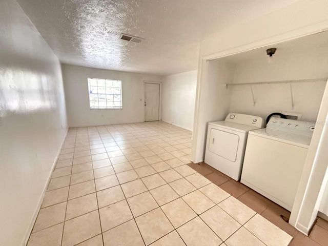 8505 N TAMPA STREET B, Tampa, FL 33604