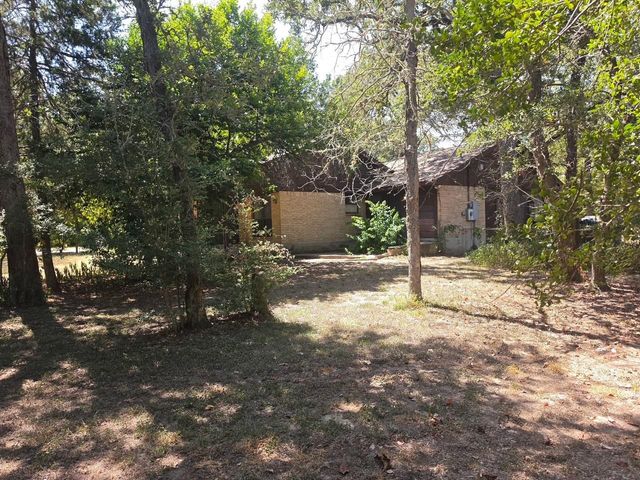 109 Pine Cone LN, Elgin, TX 78621