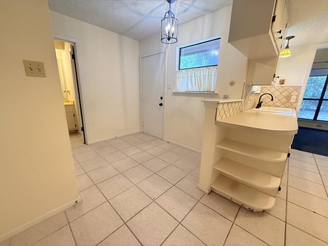 109 Pine Cone LN, Elgin, TX 78621
