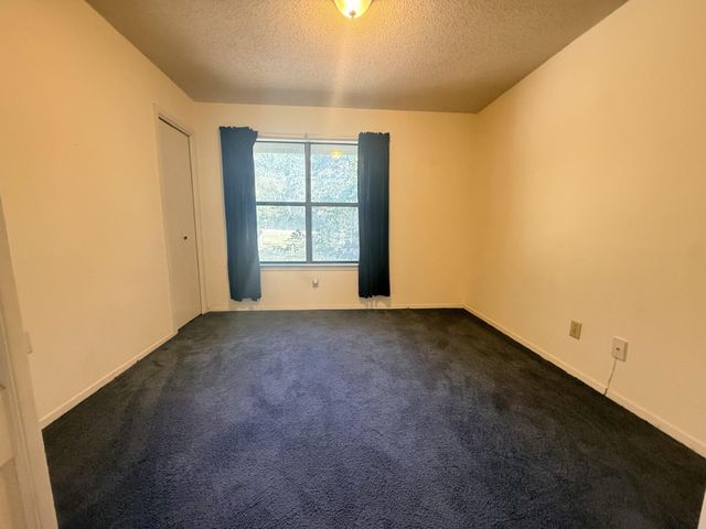 109 Pine Cone LN, Elgin, TX 78621