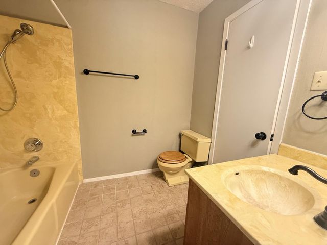 109 Pine Cone LN, Elgin, TX 78621
