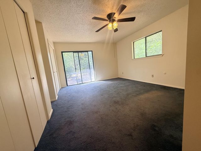 109 Pine Cone LN, Elgin, TX 78621