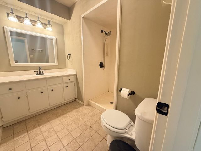 109 Pine Cone LN, Elgin, TX 78621