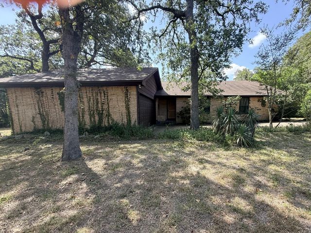 109 Pine Cone LN, Elgin, TX 78621