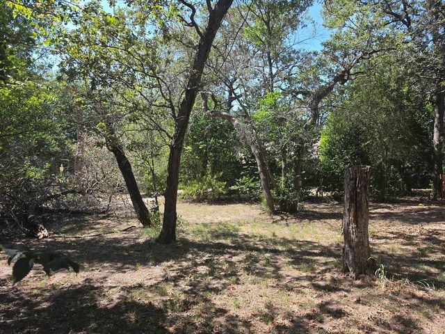 109 Pine Cone LN, Elgin, TX 78621