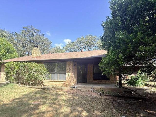 109 Pine Cone LN, Elgin, TX 78621