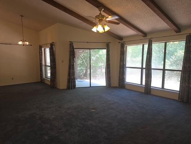 109 Pine Cone LN, Elgin, TX 78621