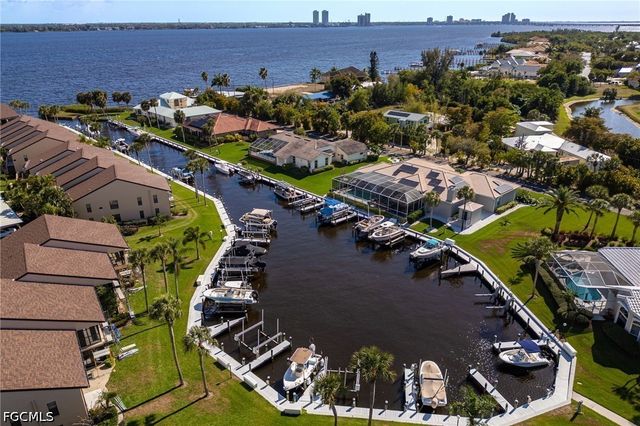 15484 Admiralty CIR 2, North Fort Myers, FL 33917