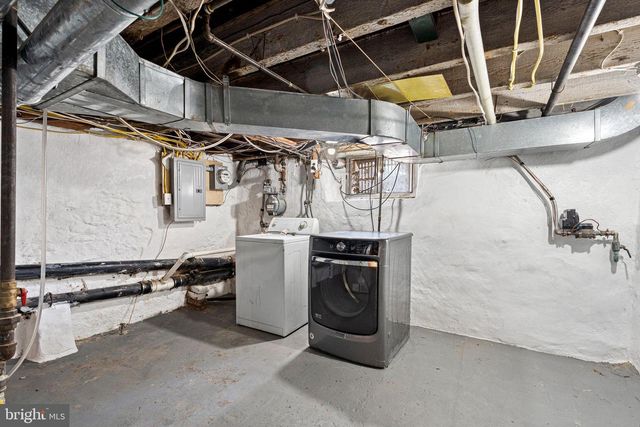 104 SEVILLE ST, Philadelphia, PA 19127