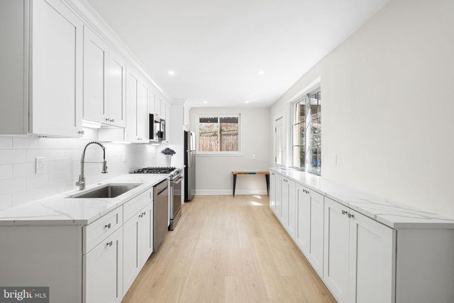 104 SEVILLE ST, Philadelphia, PA 19127