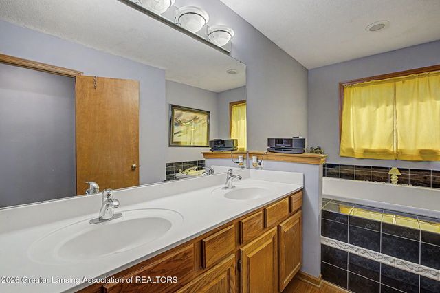 3965 Applegrove Lane, Lansing, MI 48911