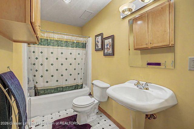 3965 Applegrove Lane, Lansing, MI 48911