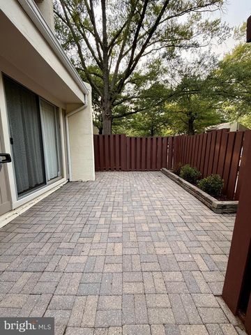 2379 SOUTHGATE SQ, Reston, VA 20191