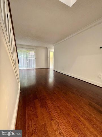 2379 SOUTHGATE SQ, Reston, VA 20191