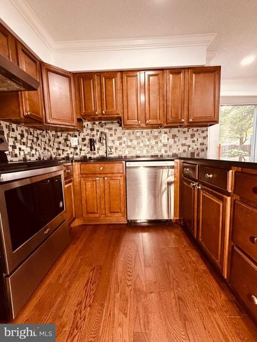 2379 SOUTHGATE SQ, Reston, VA 20191