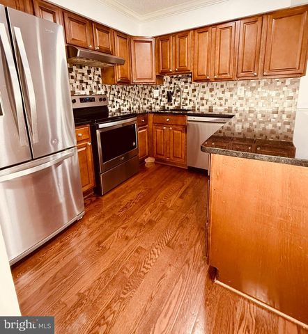 2379 SOUTHGATE SQ, Reston, VA 20191