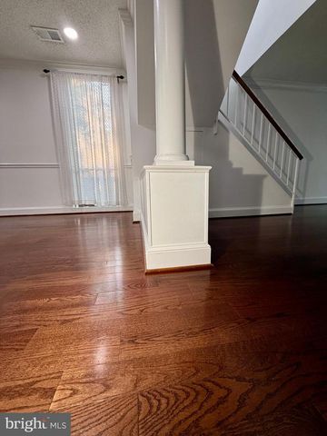 2379 SOUTHGATE SQ, Reston, VA 20191