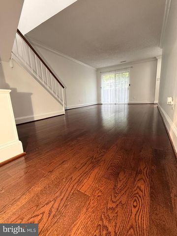 2379 SOUTHGATE SQ, Reston, VA 20191