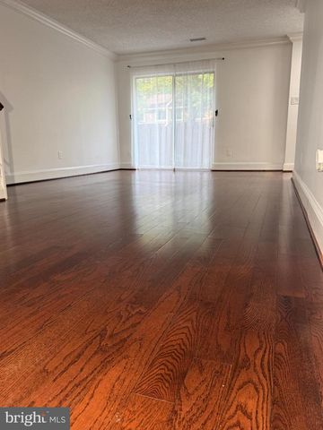 2379 SOUTHGATE SQ, Reston, VA 20191