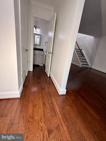 2379 SOUTHGATE SQ, Reston, VA 20191