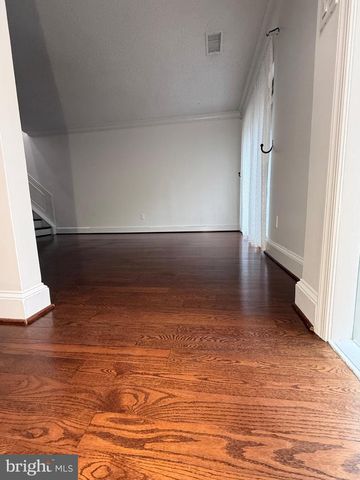 2379 SOUTHGATE SQ, Reston, VA 20191