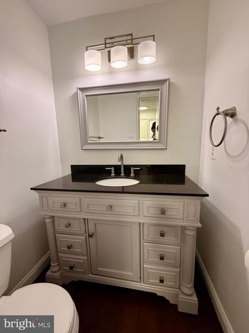 2379 SOUTHGATE SQ, Reston, VA 20191