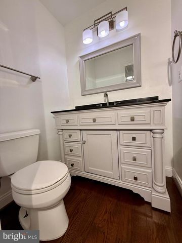 2379 SOUTHGATE SQ, Reston, VA 20191