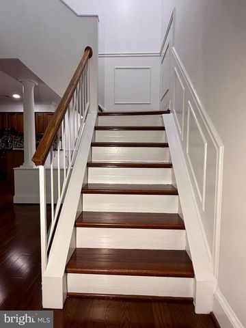 2379 SOUTHGATE SQ, Reston, VA 20191