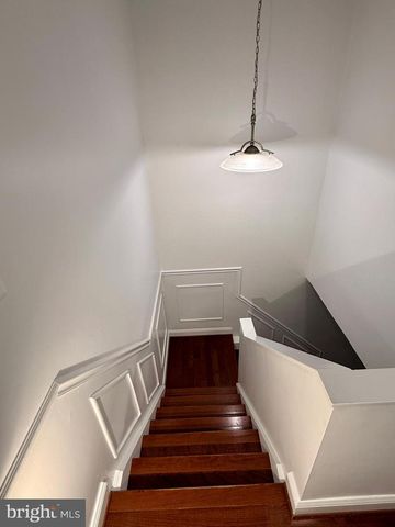 2379 SOUTHGATE SQ, Reston, VA 20191