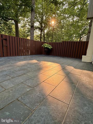 2379 SOUTHGATE SQ, Reston, VA 20191
