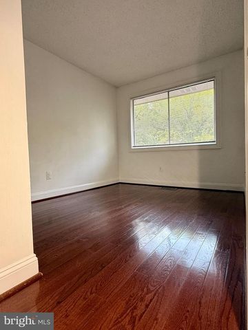 2379 SOUTHGATE SQ, Reston, VA 20191