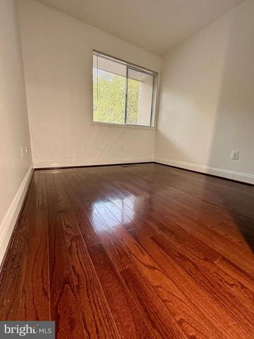 2379 SOUTHGATE SQ, Reston, VA 20191